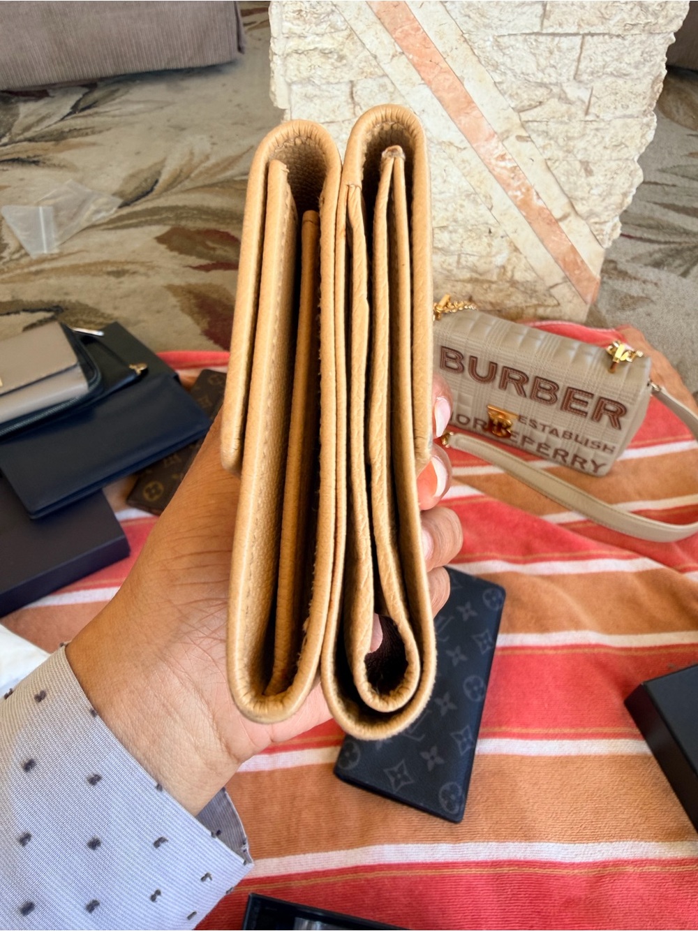 Chanel Beige Compact Wallet Complete Inclusion๐๐๐ - Picture 3 of 10